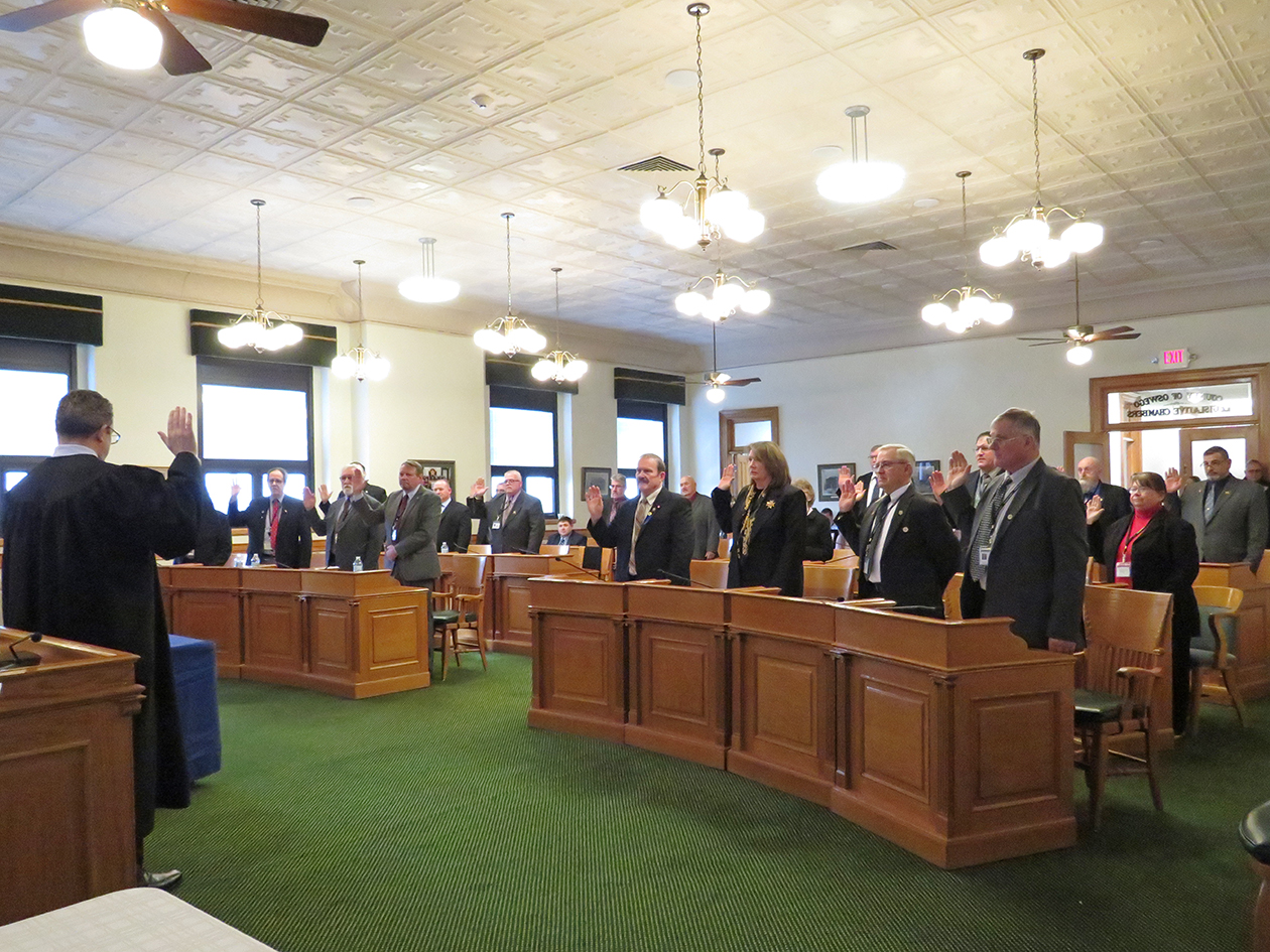 Incumbent Legislators Take Oaths